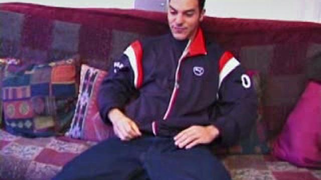 адриан дрочит игрушкой и мощно кончает