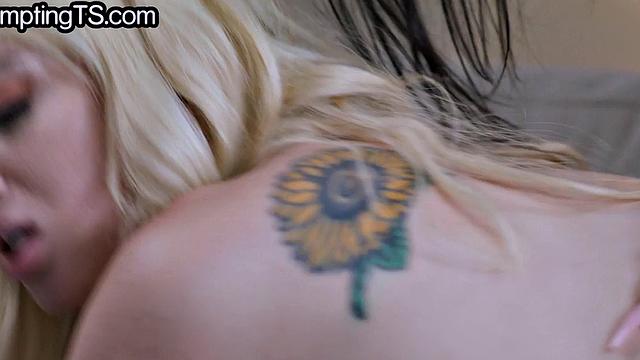 Trans babe fucks petite babe in trans lesbian sex