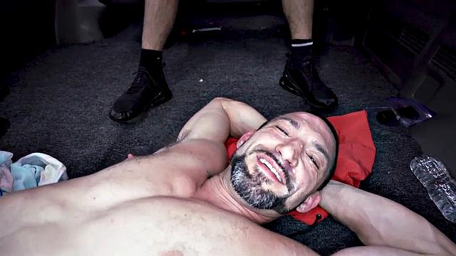 Str8 tattooed stud fucks muscled hunk in pickup for facial