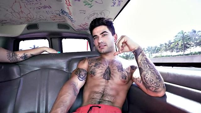 Str8 tattooed stud fucks muscled hunk in pickup for facial