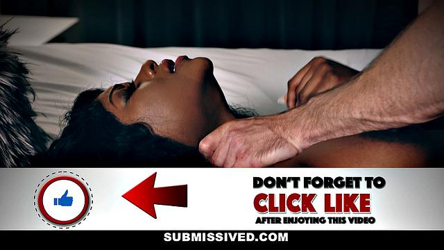 Лола получает жесткий межрасовый трах и жадно сосет член