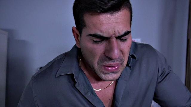 Bondage stud barebacked by muscled top after BJ cumshot