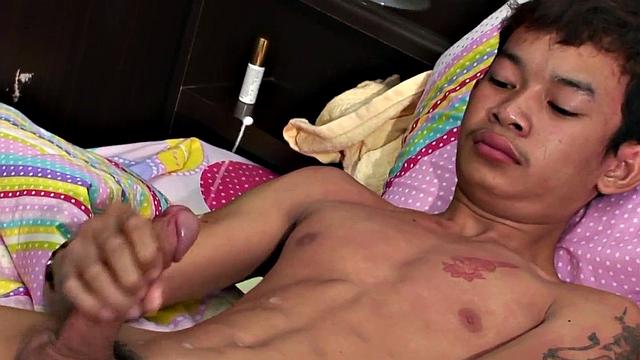 Pissing Orient twink barebacked at home in tiny hole