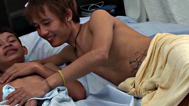 Pissing Orient twink barebacked at home in tiny hole