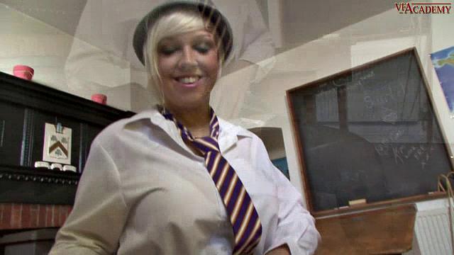 Scarlet Lovatt - Giving you a good view!