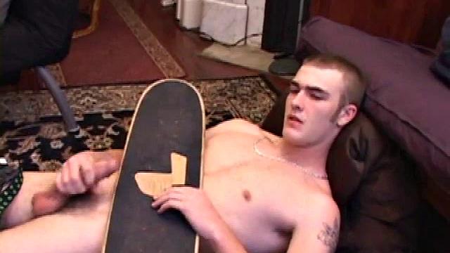 Christian Wilde goes solo and jokes about needing a helping hand