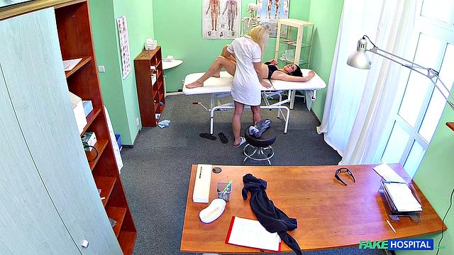 Смотри, как врач жарит уборщицу прямо в больнице