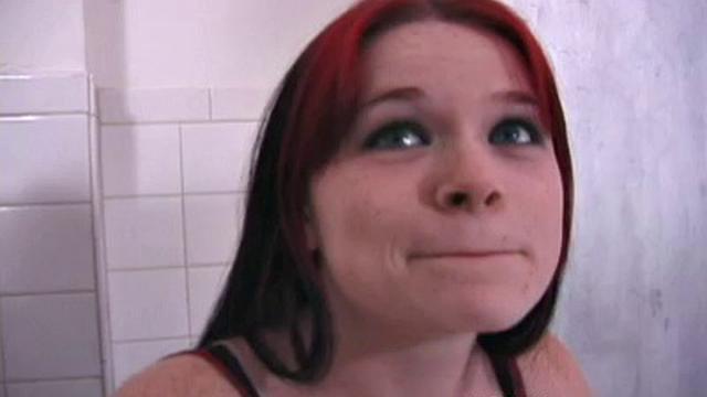 викки в жестком бондаже, порка и горячий воск на киске