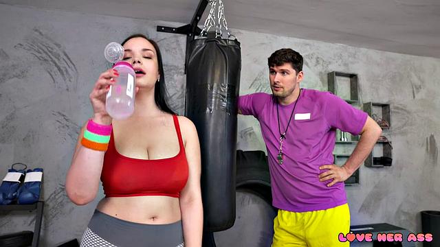 Thick Ass fucked in the gym