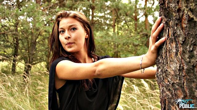 Slim girlfriend gets fucked outdoors