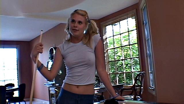 Little Summer мастурбирует у бильярда и кончает от удовольствия по полной