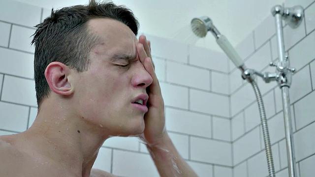 Muscle jock wanking hard cock solo in bathroom