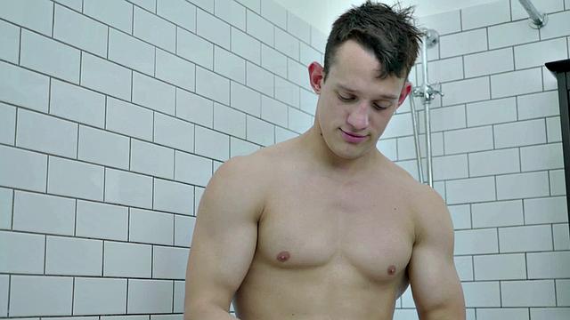 Muscle jock wanking hard cock solo in bathroom