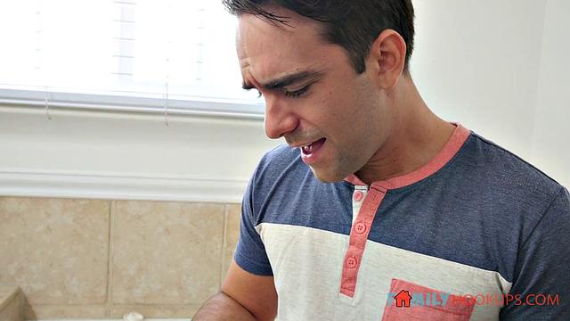 Sexy Teen Bailey Brooke catches her stepbrother masturbating