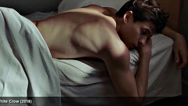 Louis Hofmann Reveals His Cock at Last