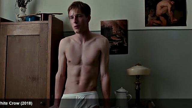 Louis Hofmann Reveals His Cock at Last