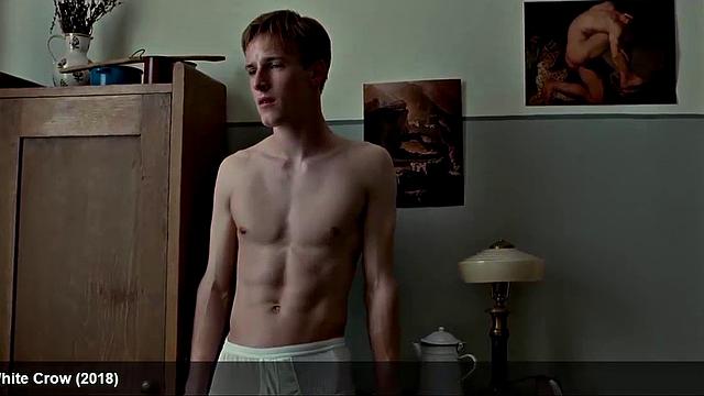 Louis Hofmann Reveals His Cock at Last