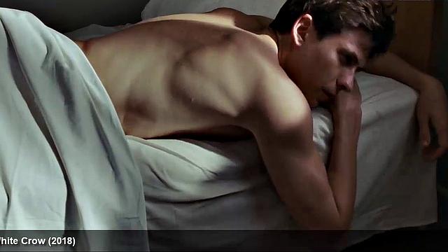 Louis Hofmann Reveals His Cock at Last