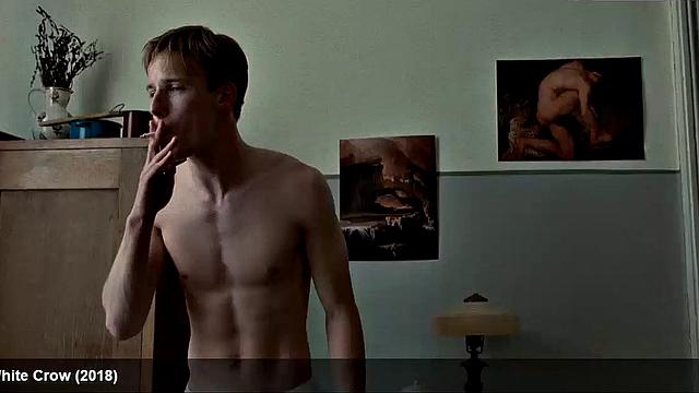 Louis Hofmann Reveals His Cock at Last