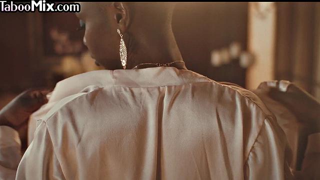 Beauty ebony facesitting on her GF