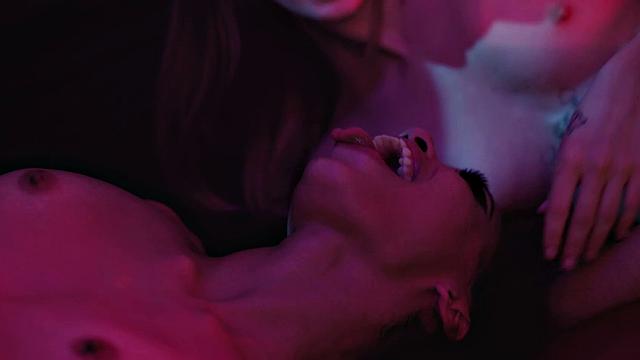 alexis tae и molly little устраивают жаркий групповой секс с двумя парнями