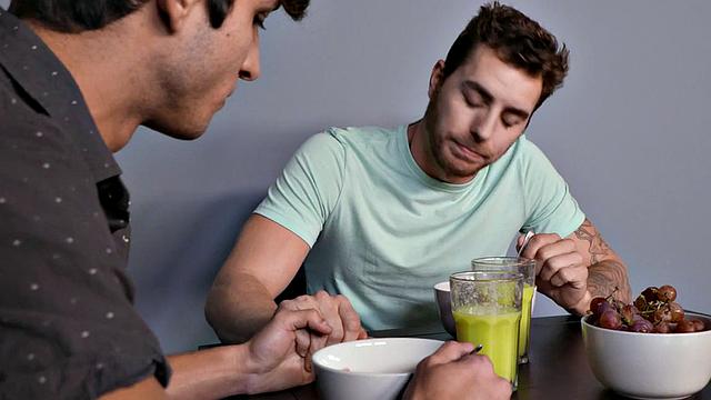 Cocksucking studs bred by tattooed stud in threeway