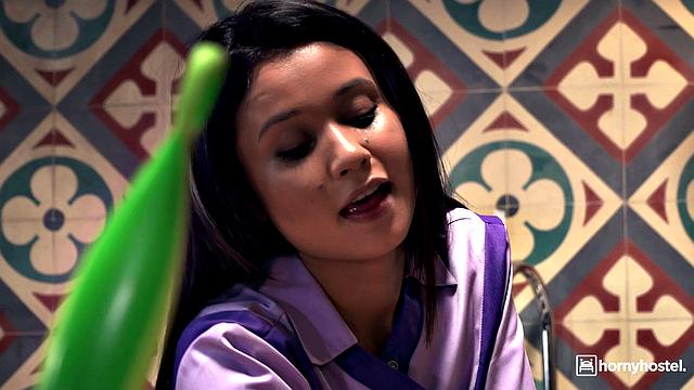 Горничная Jade Presley соблазняет гостя и жёстко трахается с Tommy Cabrio на кухне отеля, кончая на грудь после анала.