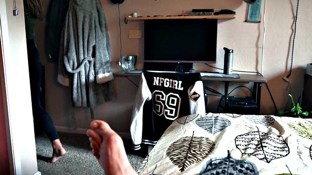 A kinky babe take it from behind in her jeans and reverse cowgirl until she can't think straight!