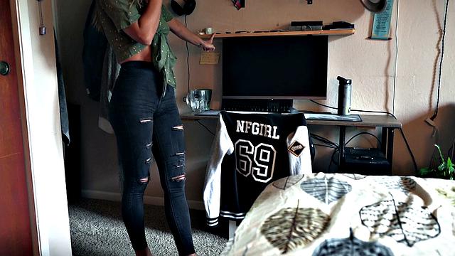 A kinky babe take it from behind in her jeans and reverse cowgirl until she can't think straight!