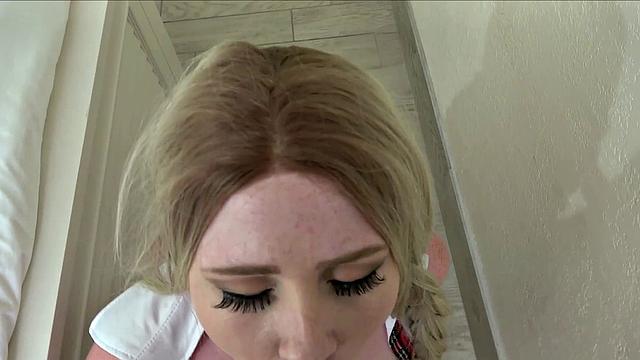 остроумная блондинка глотает bbc и шутит похабнее, чем он кончает