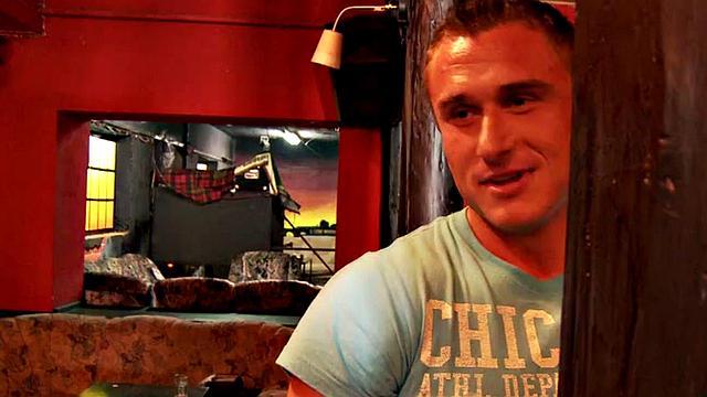 жесткие европеянки унижают его покорную жопу на жарком тройничке