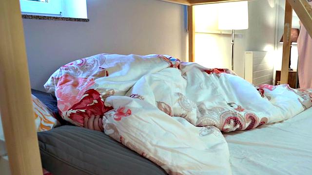 Hostel roommates passionately ride and suck in 3some