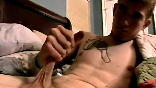 Well-Endowed Straight Boys Enjoy Frotting - Eskimo