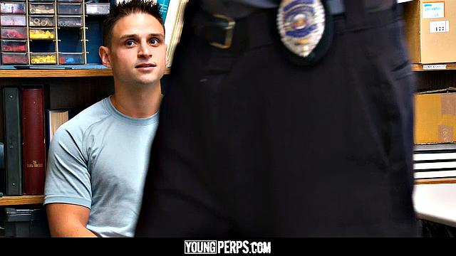Офицер застал парня за делом и жёстко обыскал его по-гейски