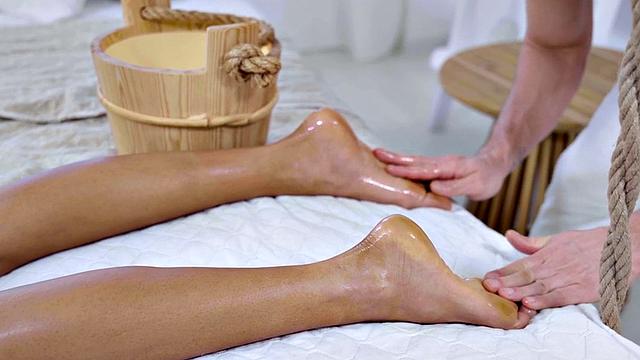 21yo dirty bae fucked by hard dick after massaging