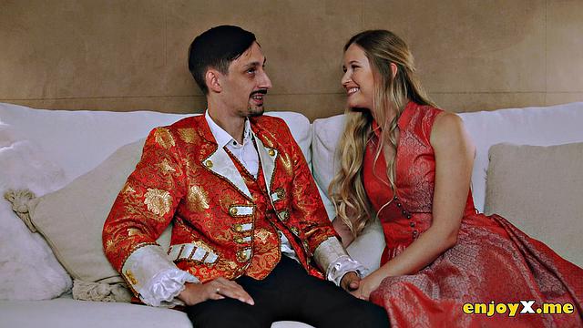 Untamed passion always. Blonde stunner with ideally shaved twat loves to blow - Full HD!