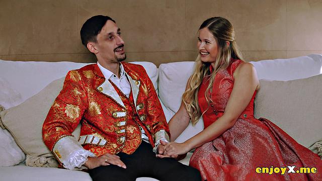 Untamed passion always. Blonde stunner with ideally shaved twat loves to blow - Full HD!