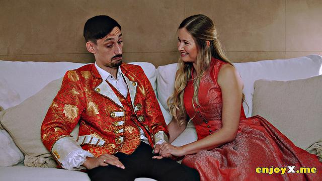 Untamed passion always. Blonde stunner with ideally shaved twat loves to blow - Full HD!