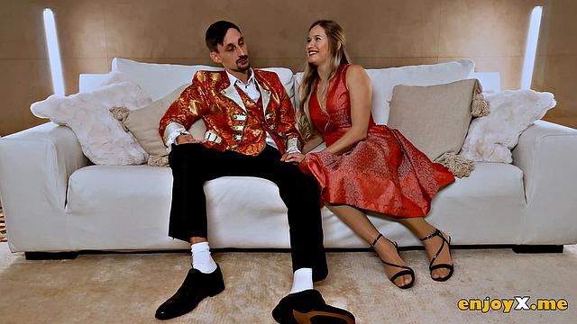 Untamed passion always. Blonde stunner with ideally shaved twat loves to blow - Full HD!