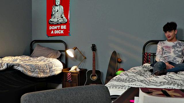 Злой сосед попал в ловушку к хитрым твинкам