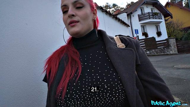 Огромные сиськи и розовые волосы: Оливия Старк с кайфом отдается на кастинге