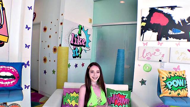 Лола сосёт как пылесос и с радостью даёт в жопу