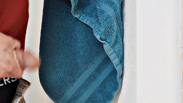 Hairy asian squirting during roast