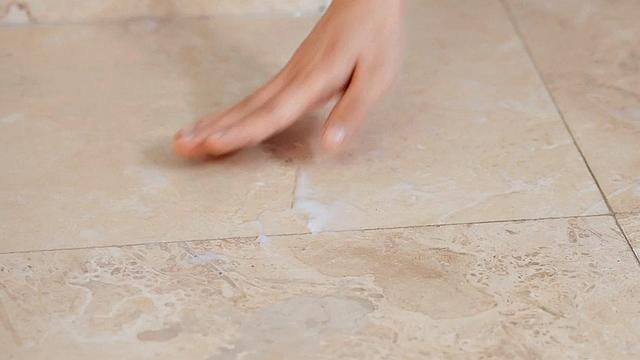 Hairy asian squirting during roast