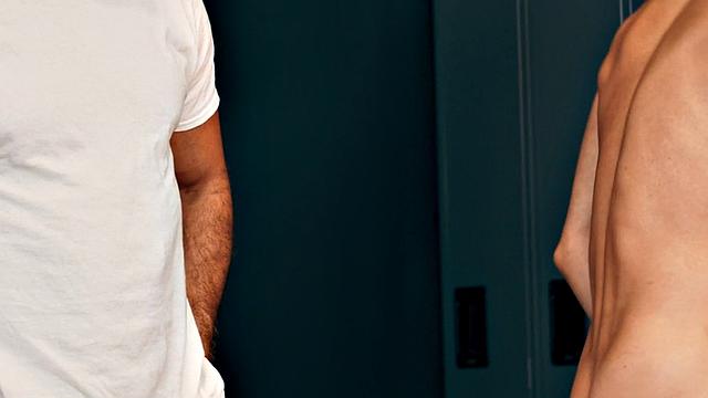 Eager stud fucked in asshole by athletic after workout