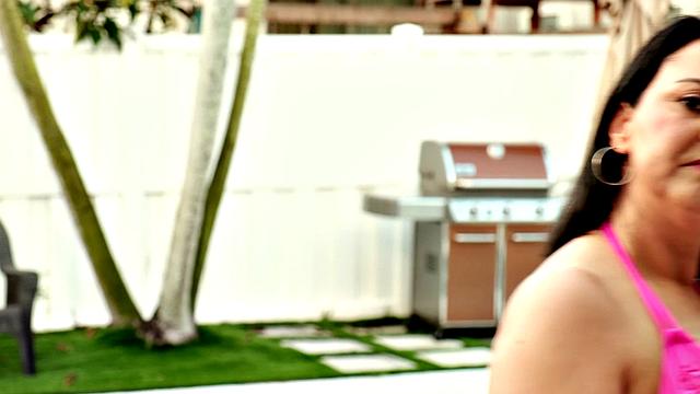 Wife and mom's outdoor bikini, tits and show