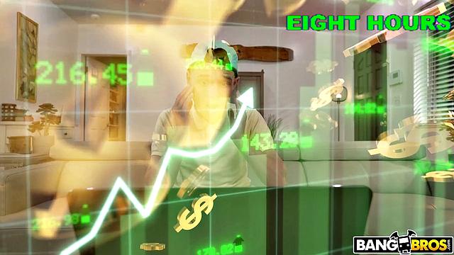 Зрелая мачеха соблазняет пасынка, когда узнает о его богатстве и мощном члене в гостиной дома.