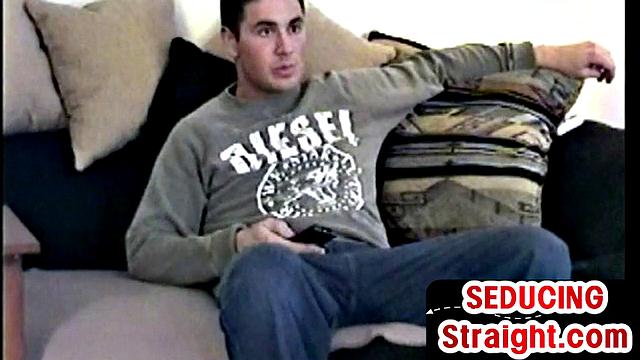 Real amateur dude sucked by BJ gaydaddy at home