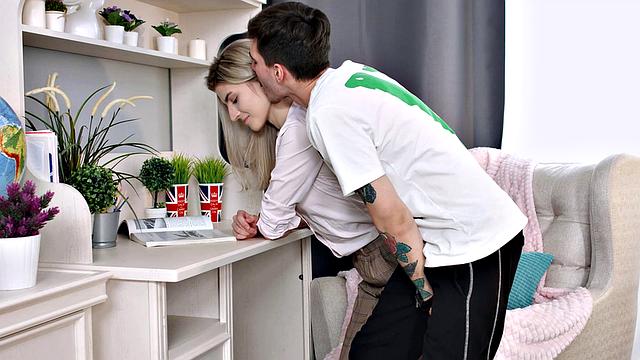 Casual Teen Sex - Monroe Fox - Studying and coeds