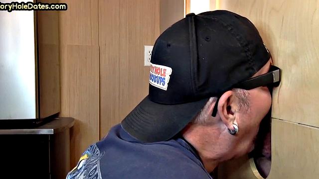 ature gaydaddy gets jizzed after BJ in gloryhole